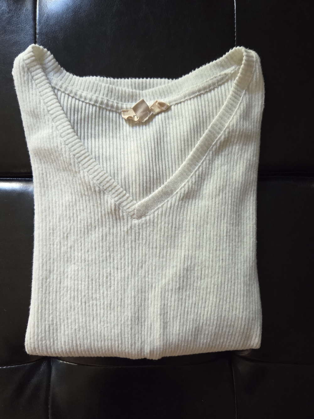 Soft V-Neck White Ribbed Sweater - Picture 5 of 5